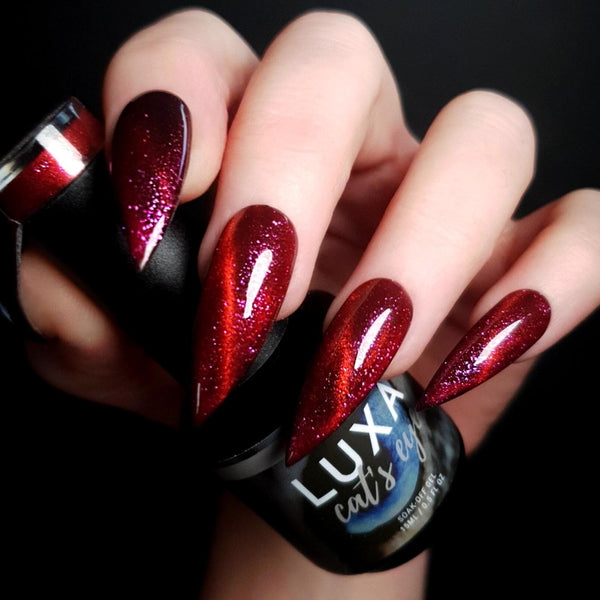 LUXA Cat's Eye 14 - Hand Swatch