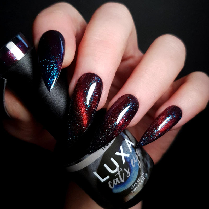 LUXA Cat's Eye 18 - Hand Swatch