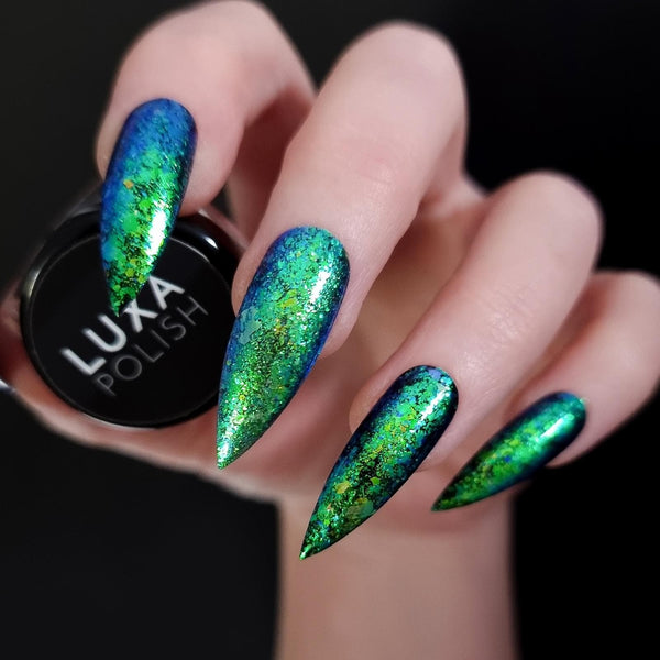 LUXA Shattered Flakes - Medusa - Hand