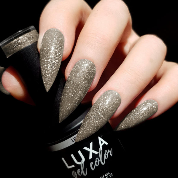 LUXA Gel Color - Tiffany Hand Swatch